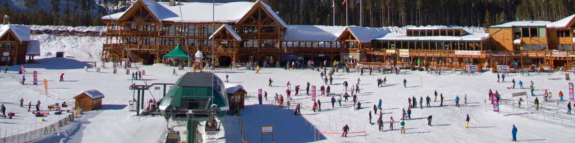 Lake Louise Mountain Resort showing snow skiing and snow