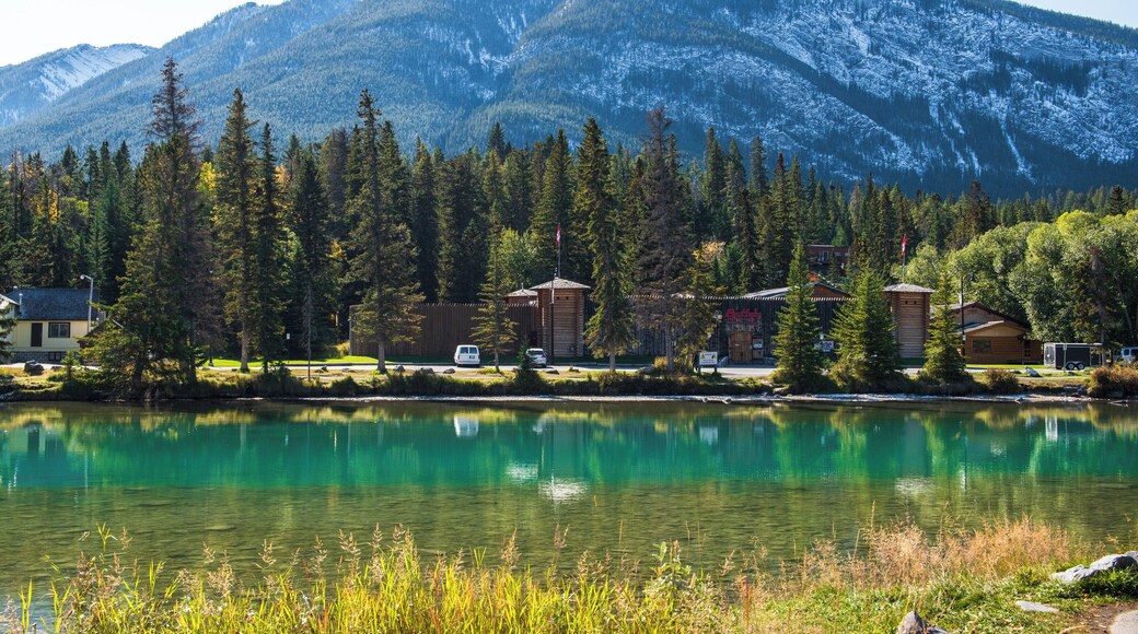 Cục du lịch Banff Lake Louise