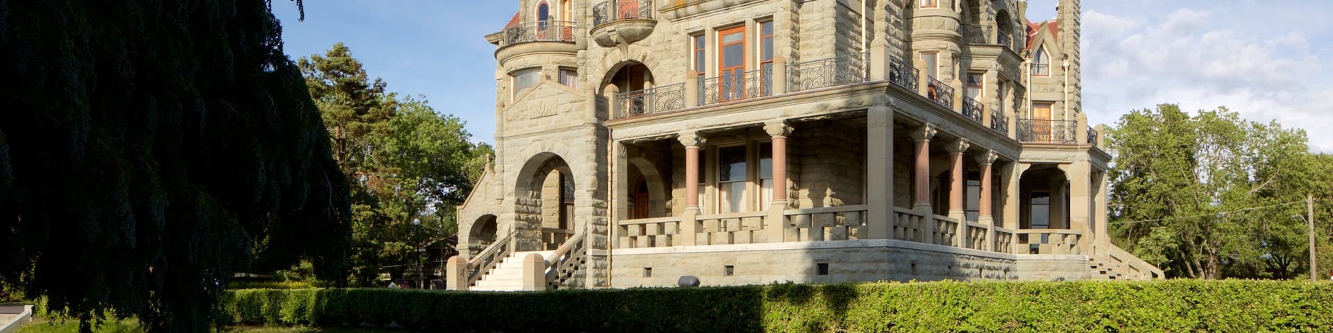 Craigdarroch Castle featuring heritage architecture