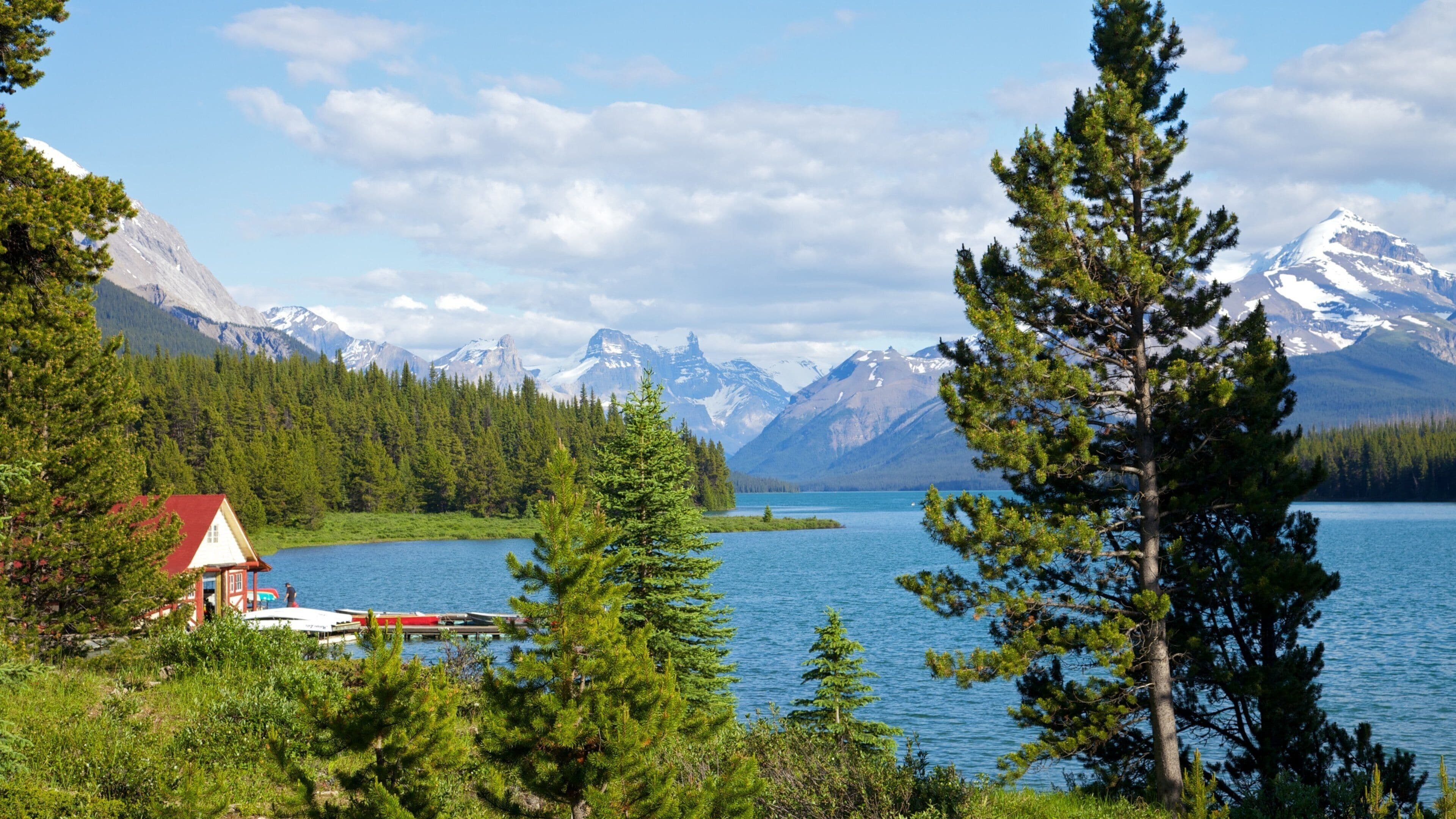 Maligne Lake which includes landscape views, a lake or waterhole and general coastal views
