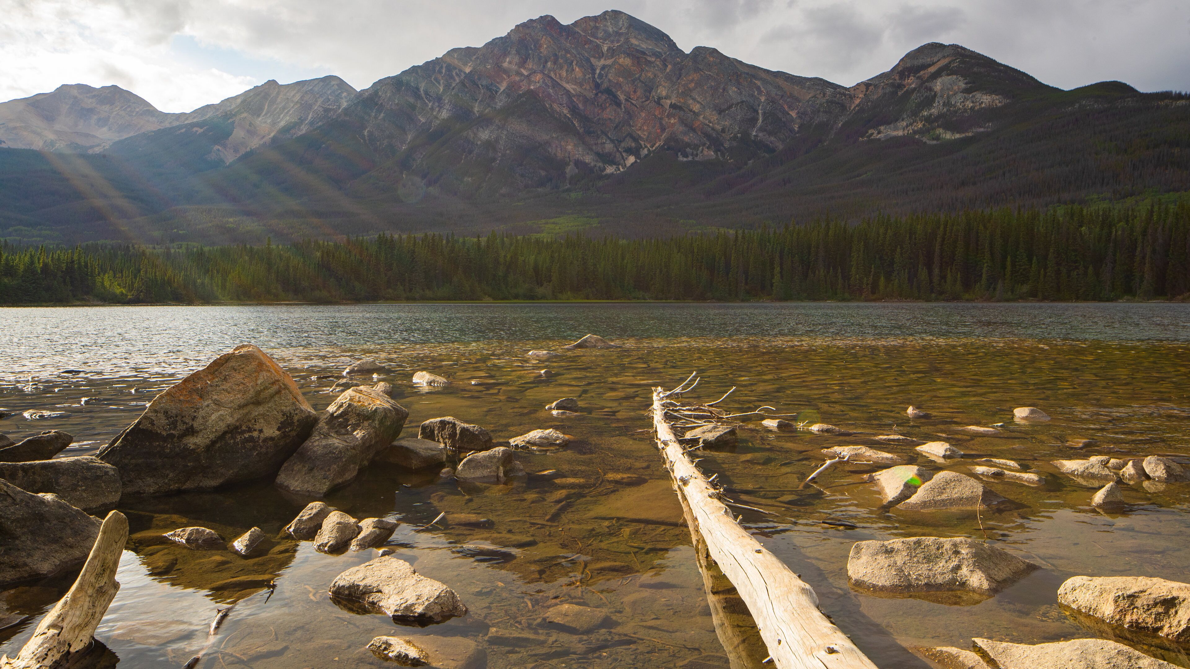 Pyramid Lake showing a sunset, a lake or waterhole and mountains