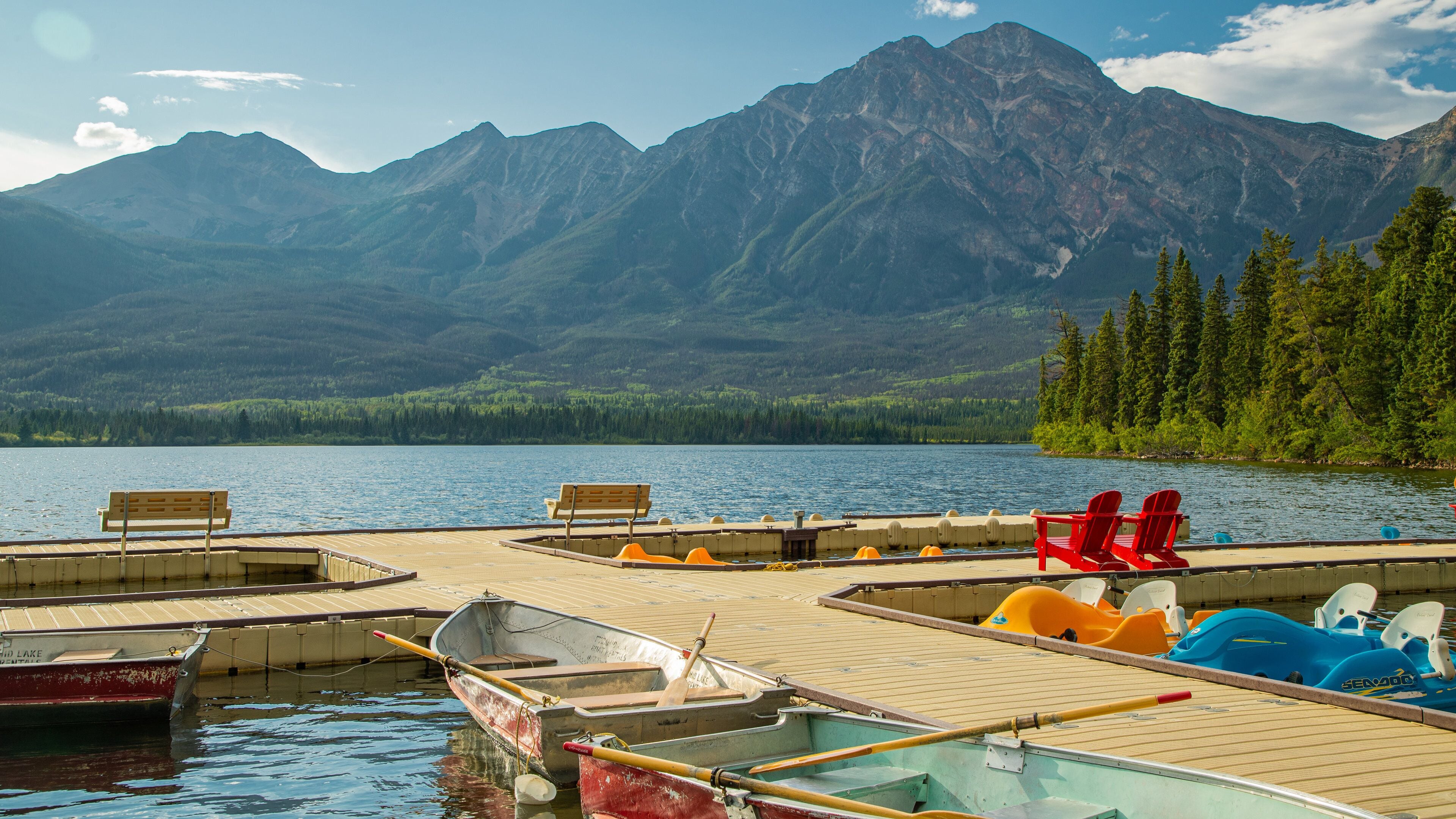 Pyramid Lake showing a lake or waterhole and mountains