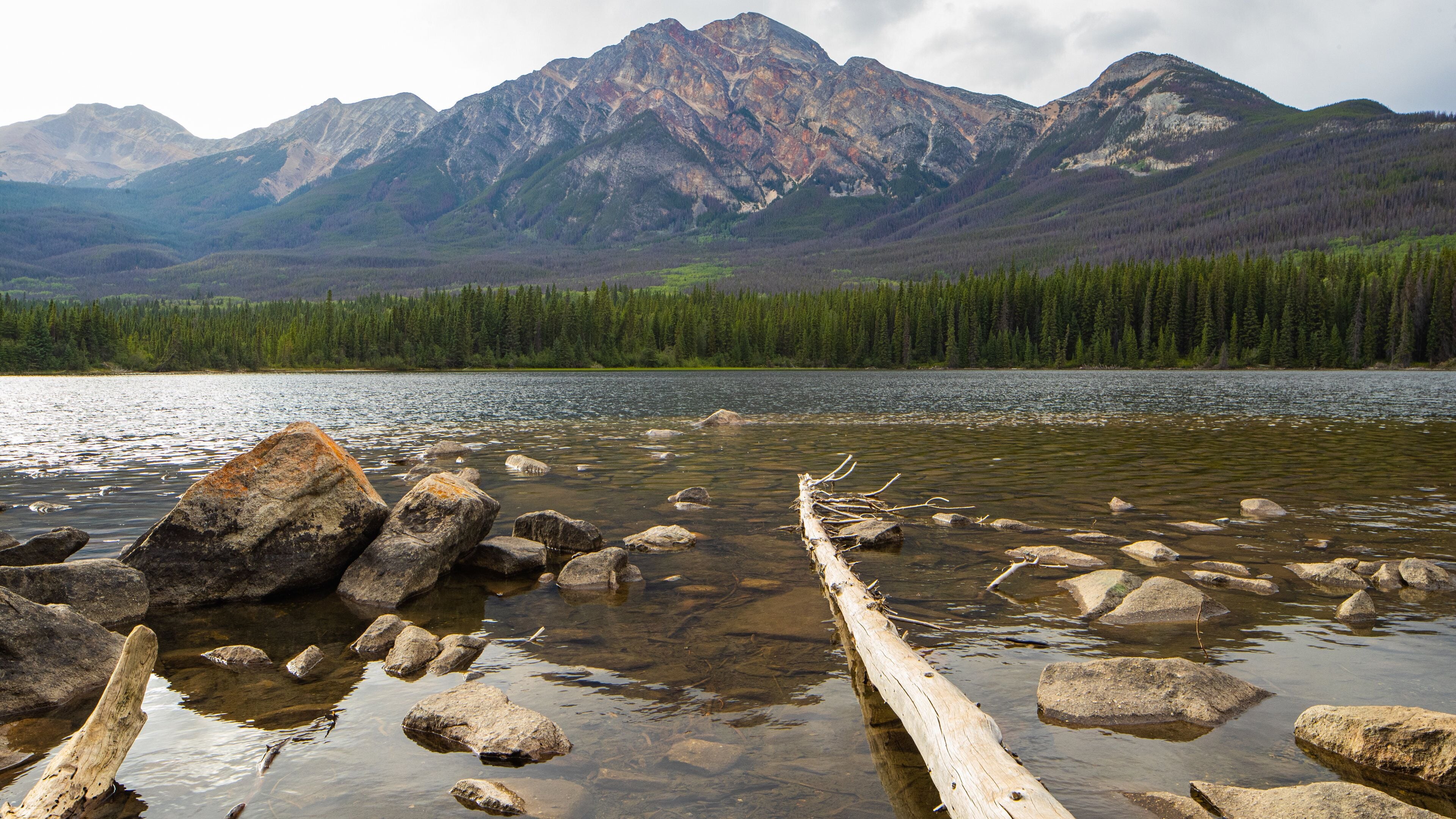 Pyramid Lake in Alberta | Expedia