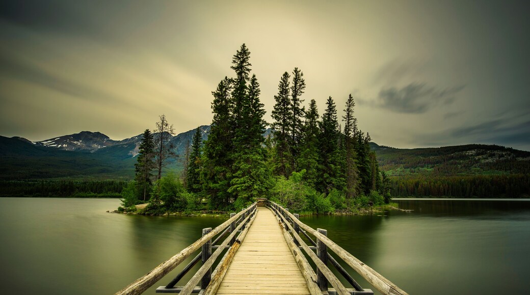 Cold summer evening at the Pyramid Lake and the little Pyramid Island in Jasper National Park