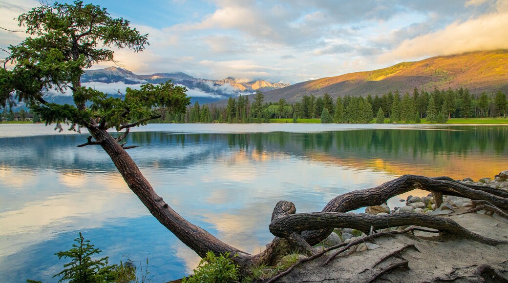 Lac Beauvert featuring a lake or waterhole and a sunset