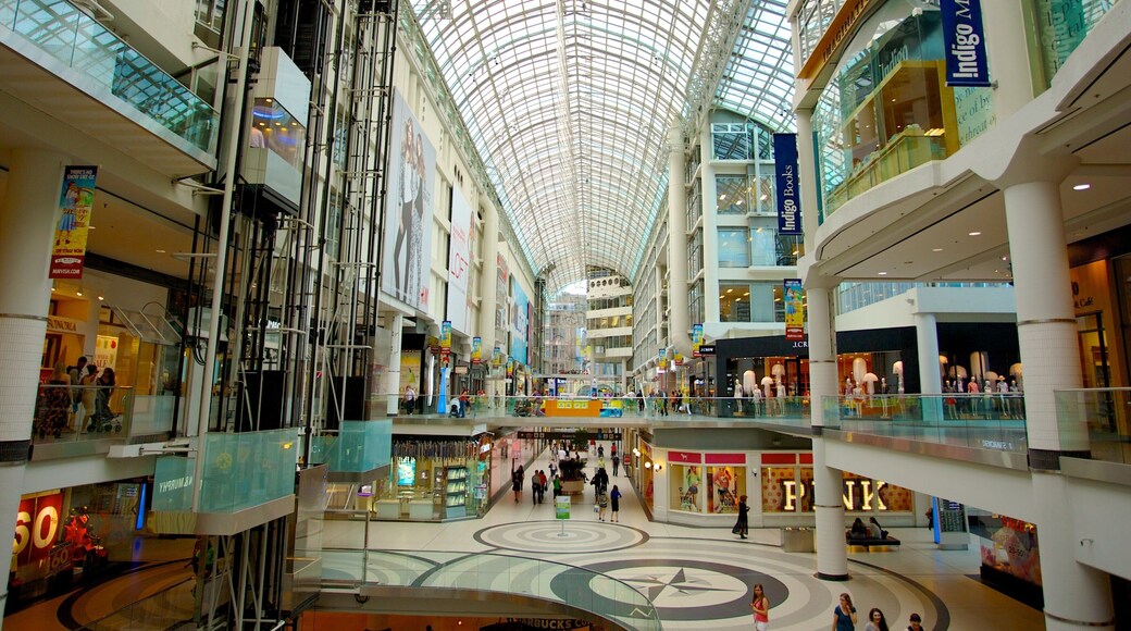Toronto Eaton Centre som inkluderer innendørs, shopping og byutsikt