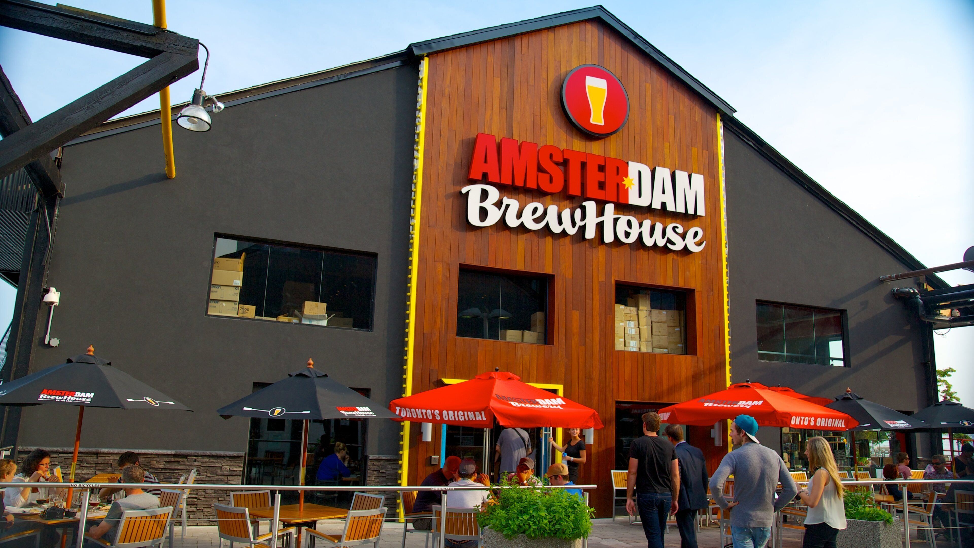 Harbourfront Centre which includes outdoor eating, signage and a bar