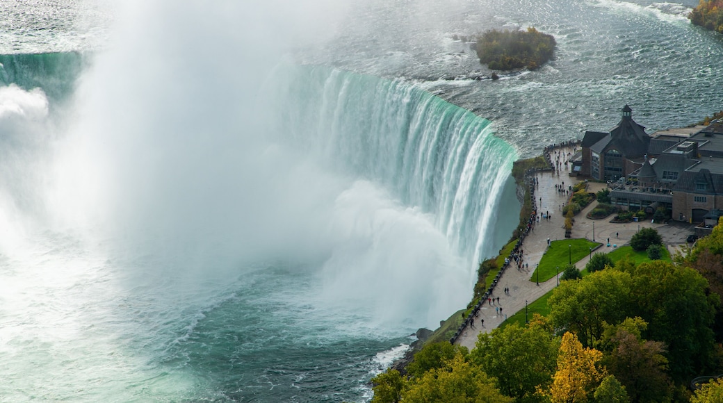 Skylon Tower which includes a cascade and mist or fog