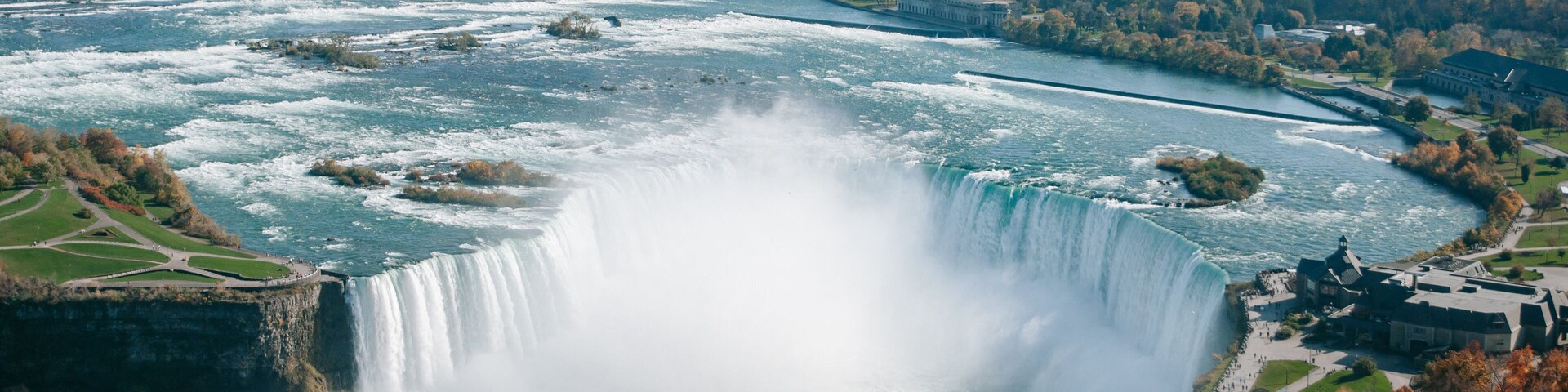 Horseshoe Falls showing a cascade and landscape views
