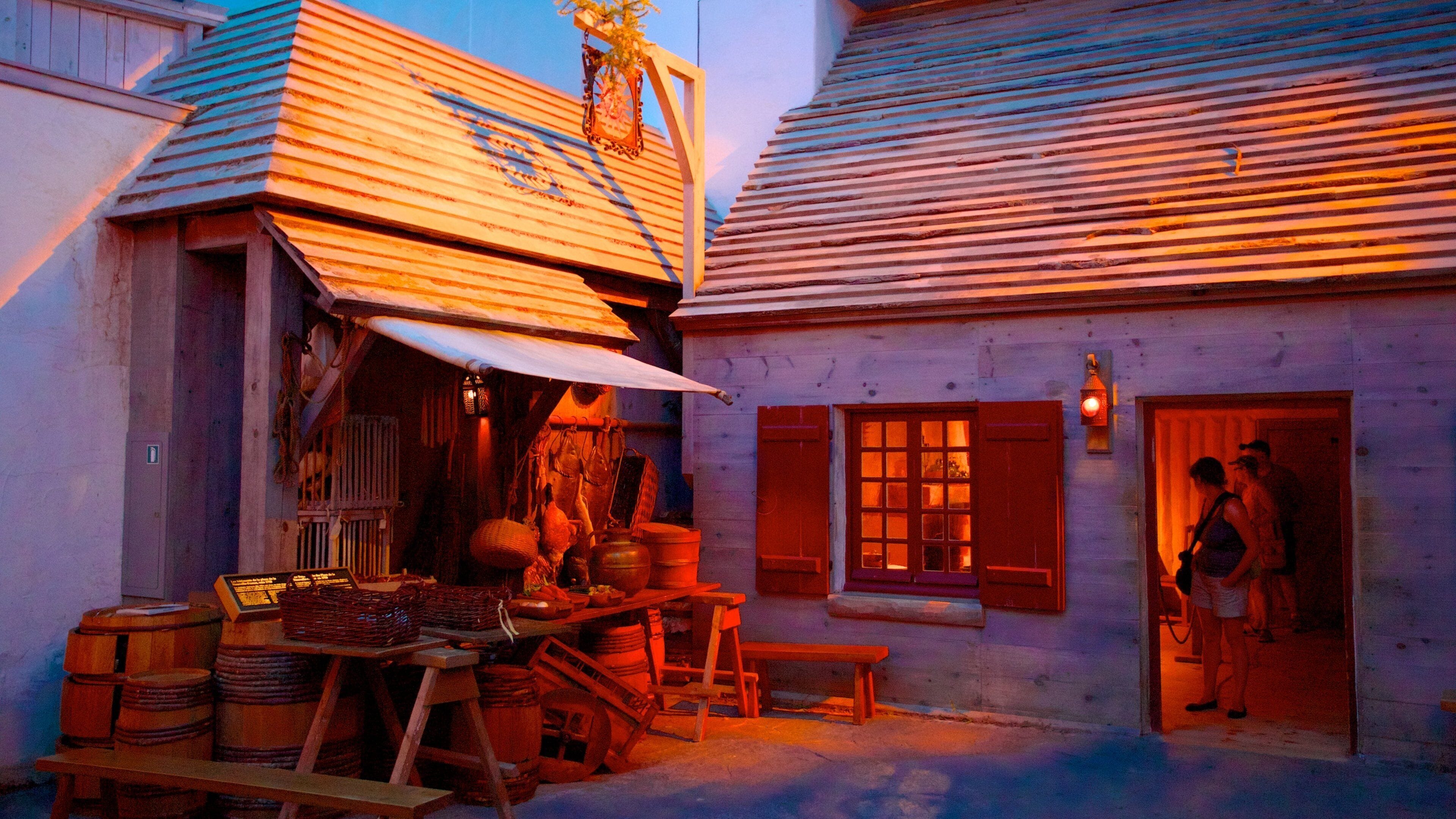 캐나다 역사 박물관 을 보여주는 실내 전경 뿐만 아니라 소규모 사람들