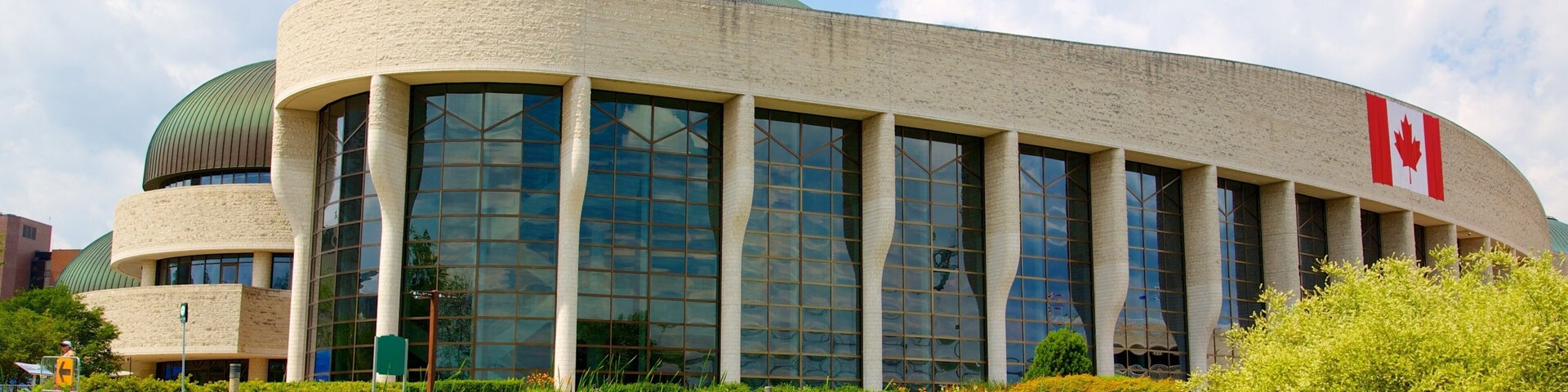 Canadian Museum of History which includes skyline and modern architecture