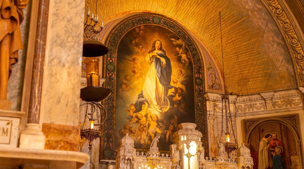 Notre-Dame-de-Bon-Secours Chapel showing religious aspects, interior views and heritage elements