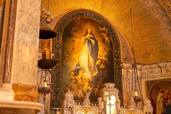 Notre-Dame-de-Bon-Secours Chapel showing religious aspects, interior views and heritage elements