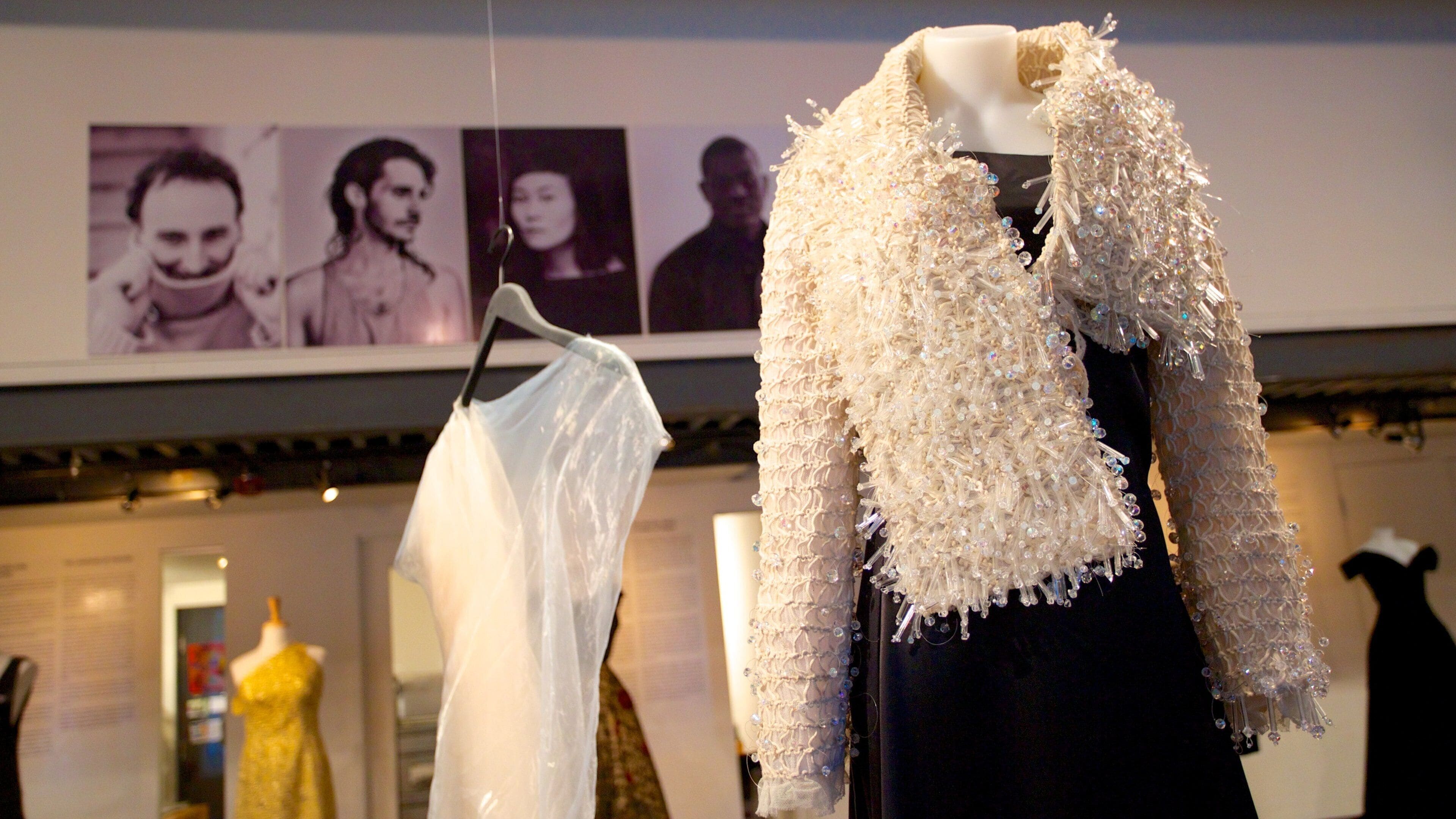 Marché Bonsecours qui includes vues intérieures et mode