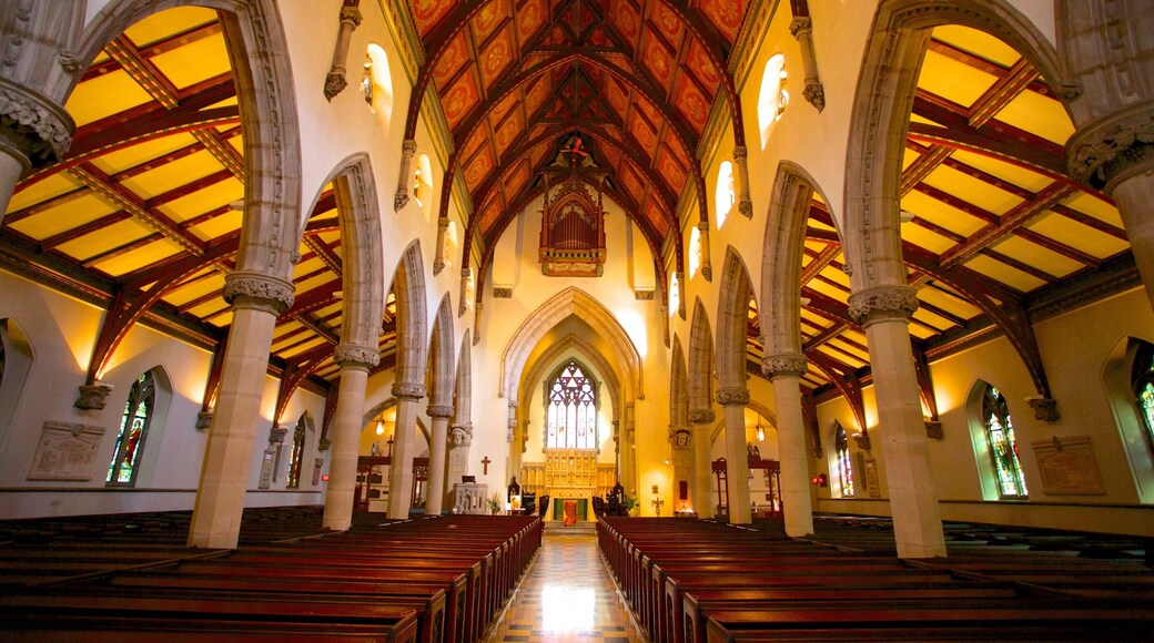 Christ Church Cathedral ofreciendo elementos patrimoniales, elementos religiosos y vistas de interior