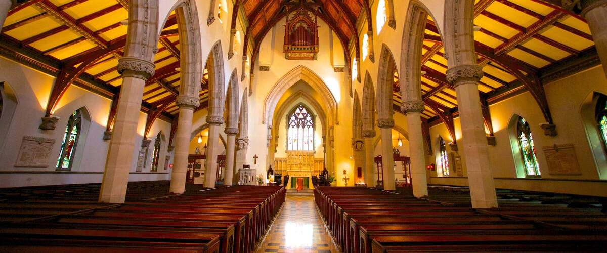 Christ Church-Kathedrale welches beinhaltet Kirche oder Kathedrale, religiöse Aspekte und Innenansichten