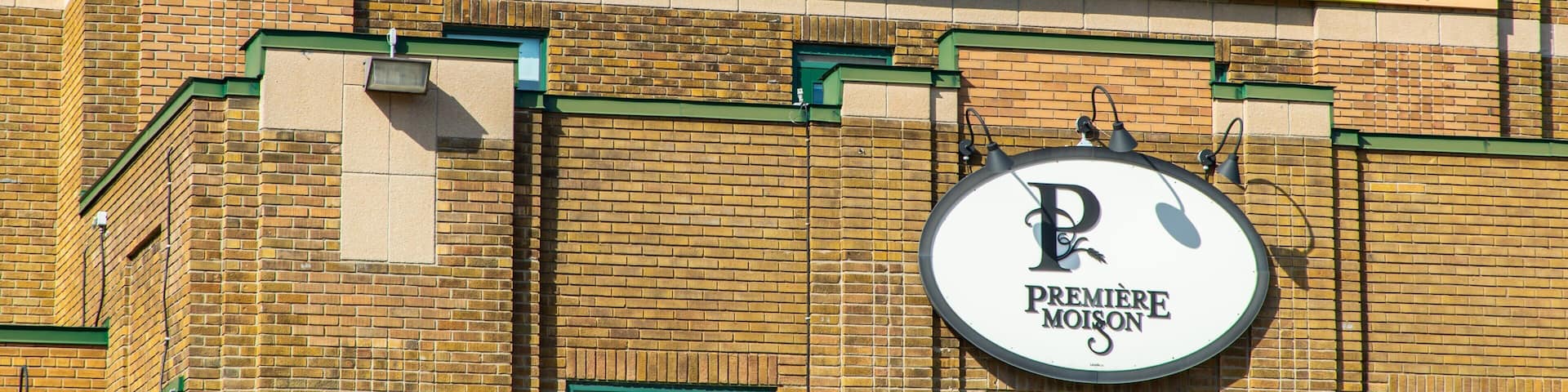 Jean-Talon Market which includes signage