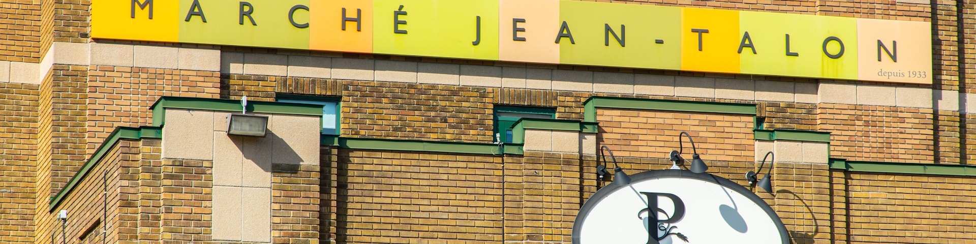 Jean-Talon Market which includes signage