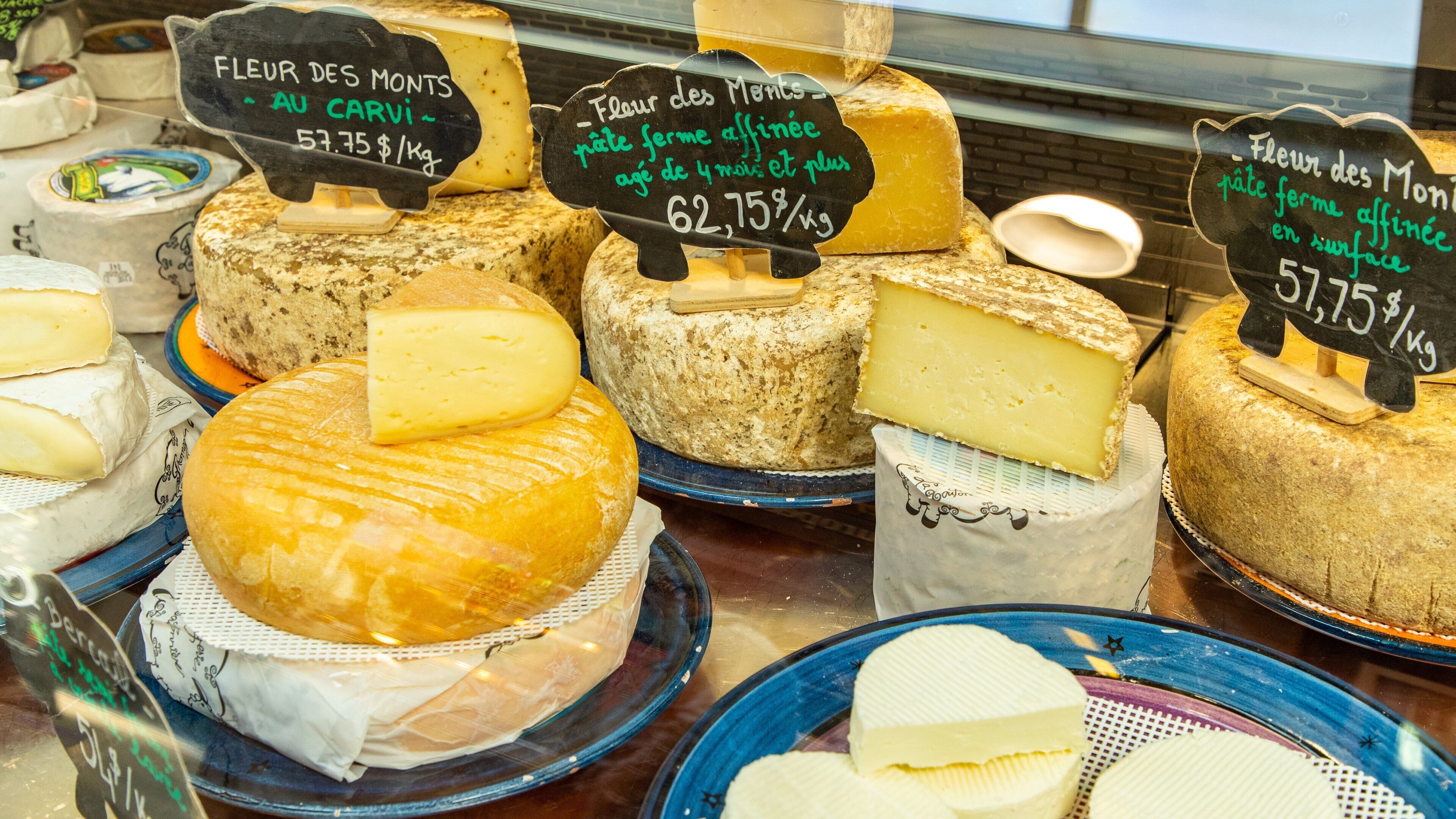 Jean-Talon Market featuring food and markets