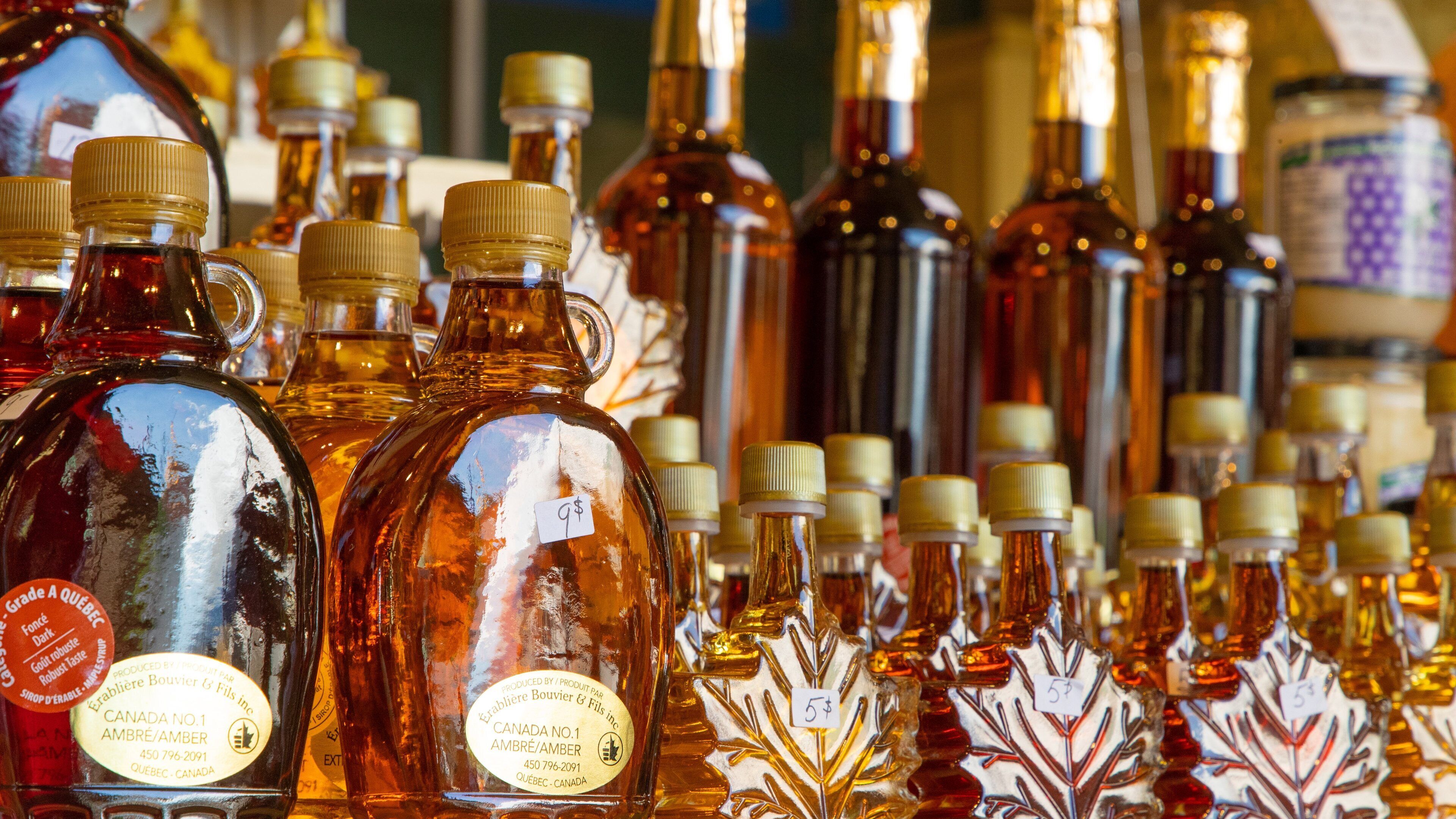 Atwater Market showing food and markets