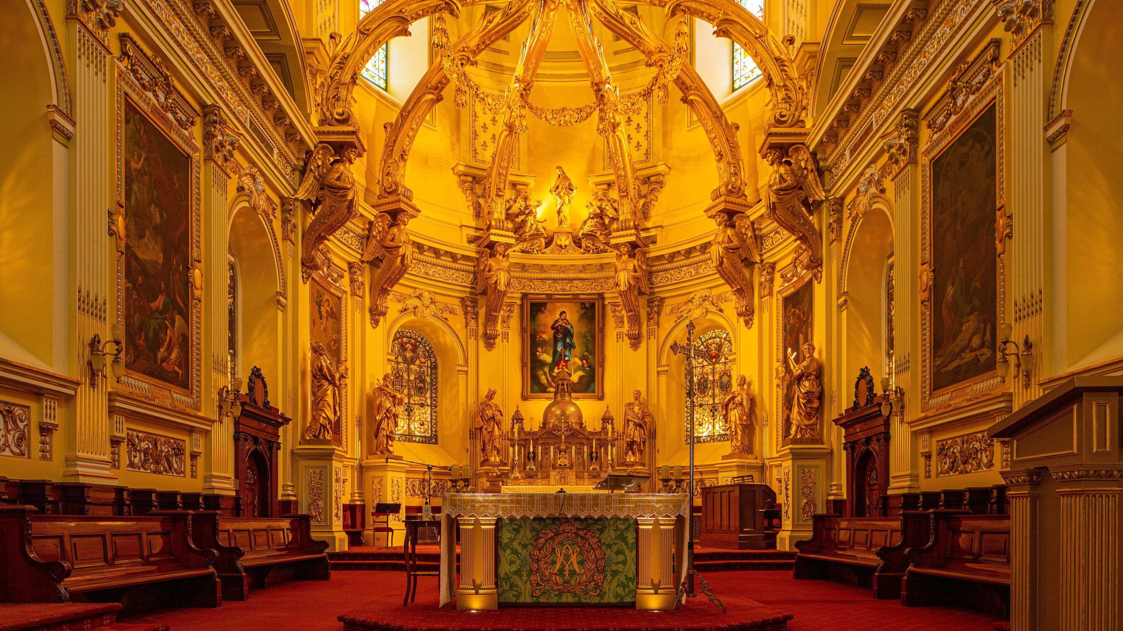 Basilique Cathedrale Notre-Dame of Quebec which includes interior views, a church or cathedral and heritage elements
