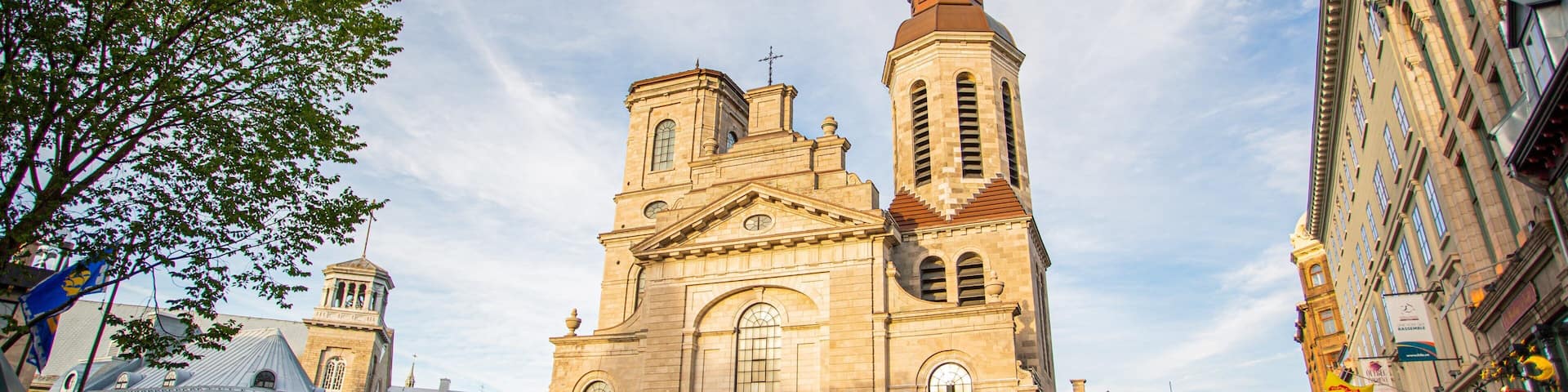 Basilique Cathedrale Notre-Dame of Quebec which includes heritage architecture, a church or cathedral and a city