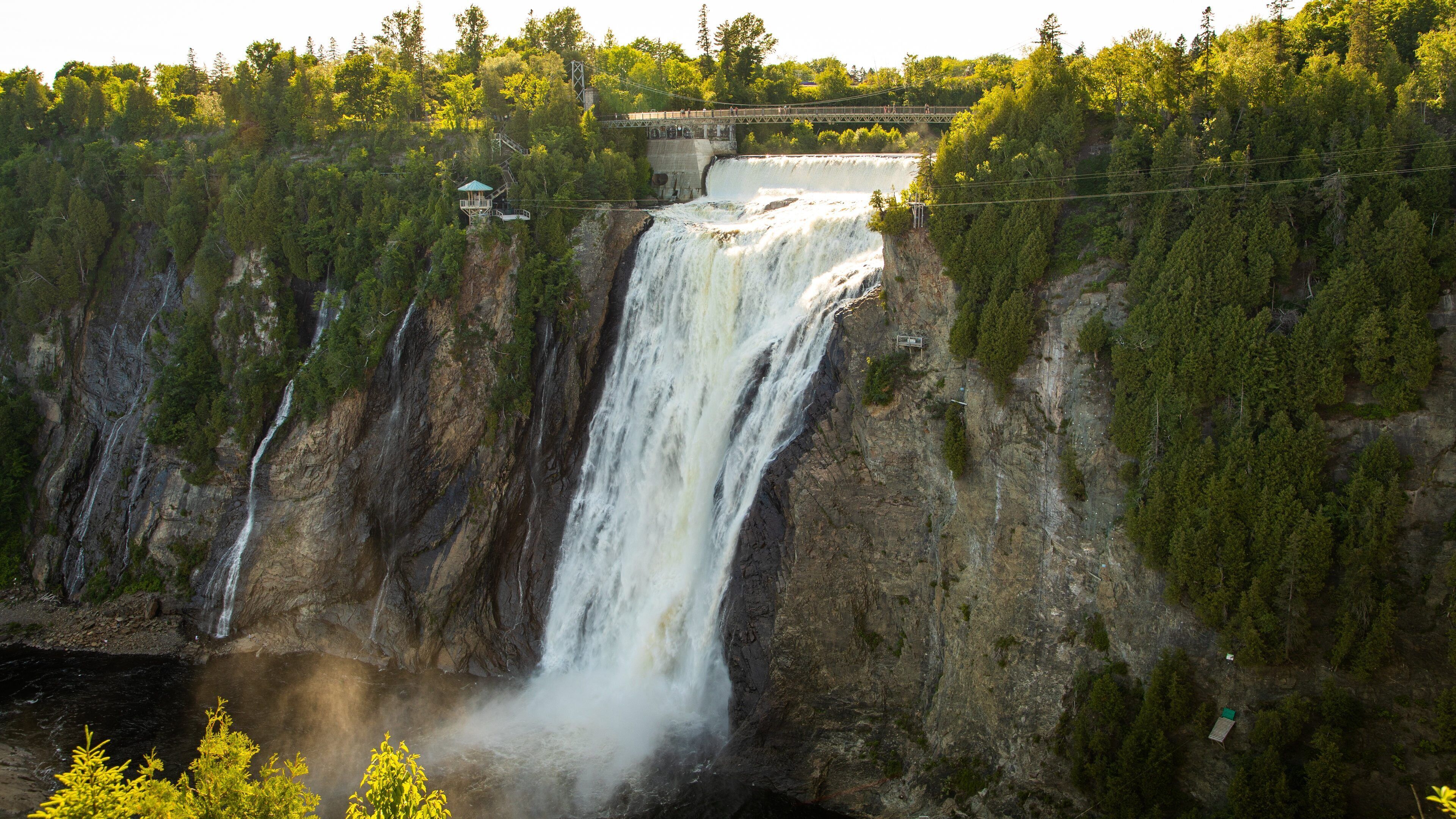 Montmorency Falls which includes a cascade