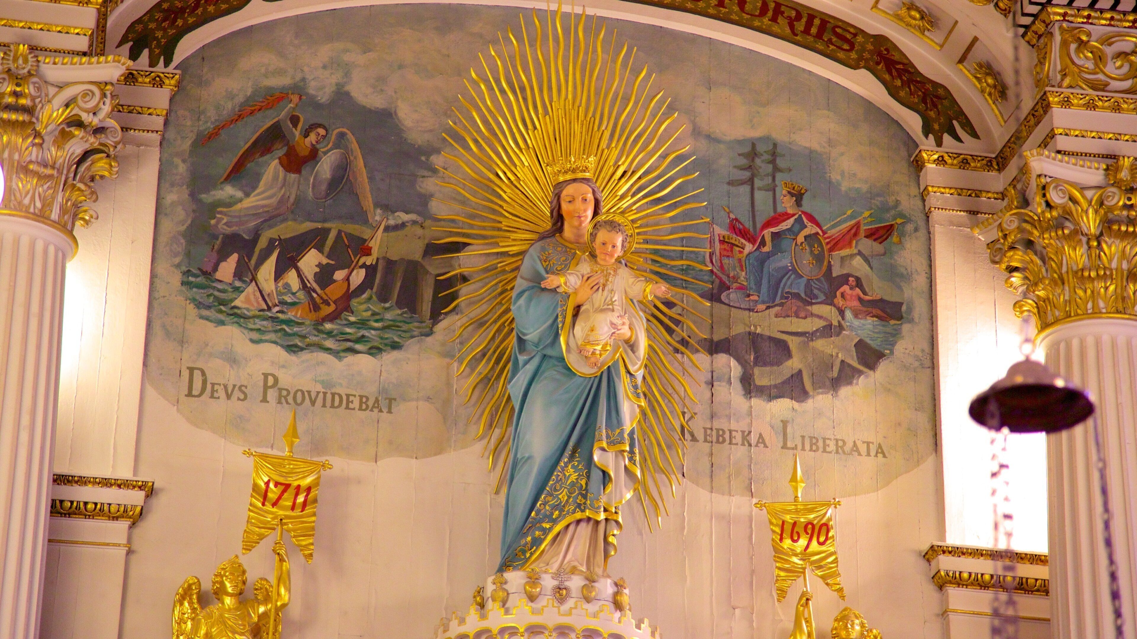 Eglise Notre-Dame-des-Victoires có tính năng tôn giáo, nhà thờ và cảnh nội thất