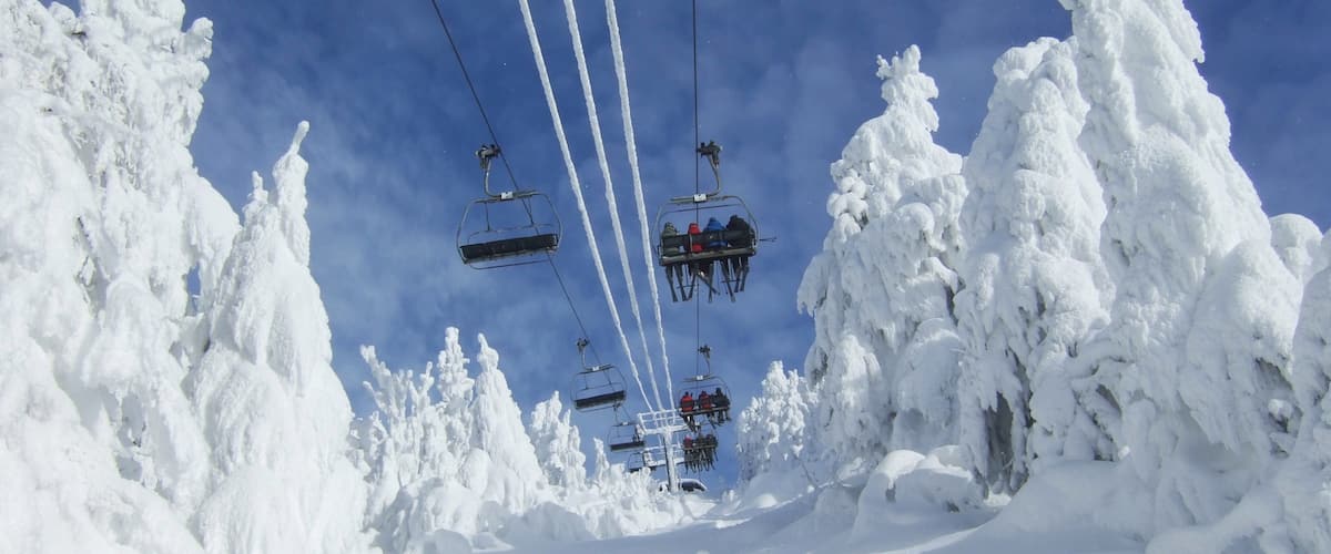 Mont-Tremblant Ski Resort showing a gondola and snow
