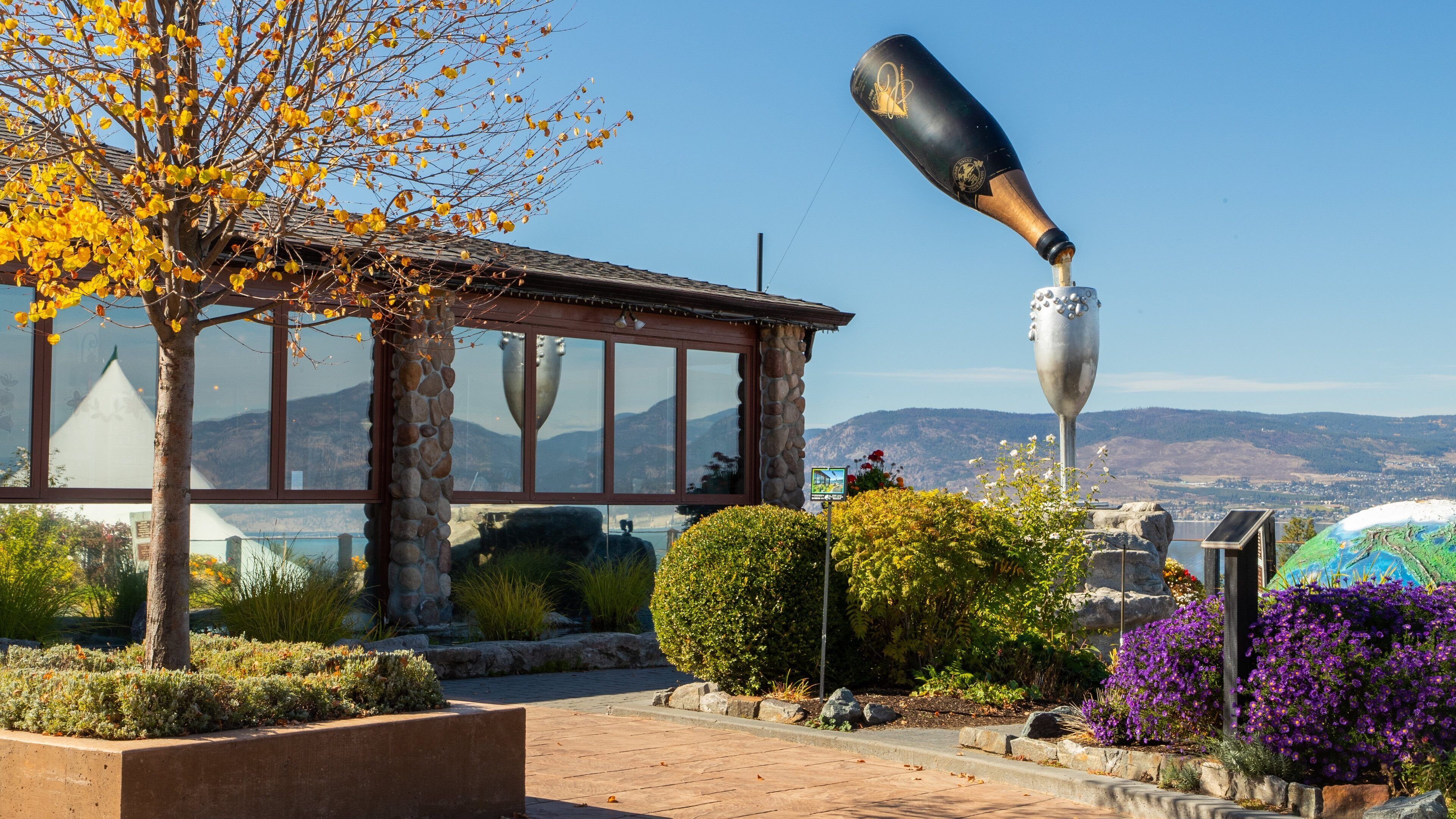 Summerhill Pyramid Winery which includes outdoor art and a park