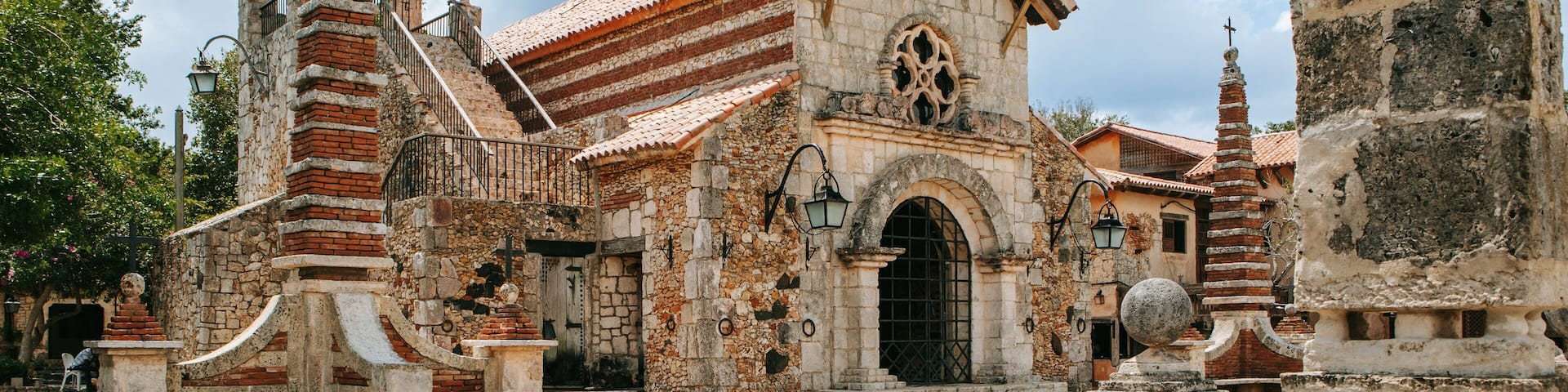 Altos de Chavon Village showing a church or cathedral and heritage architecture
