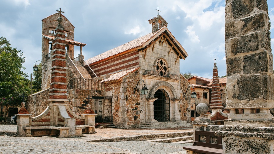 Altos de Chavon Village showing a church or cathedral and heritage architecture
