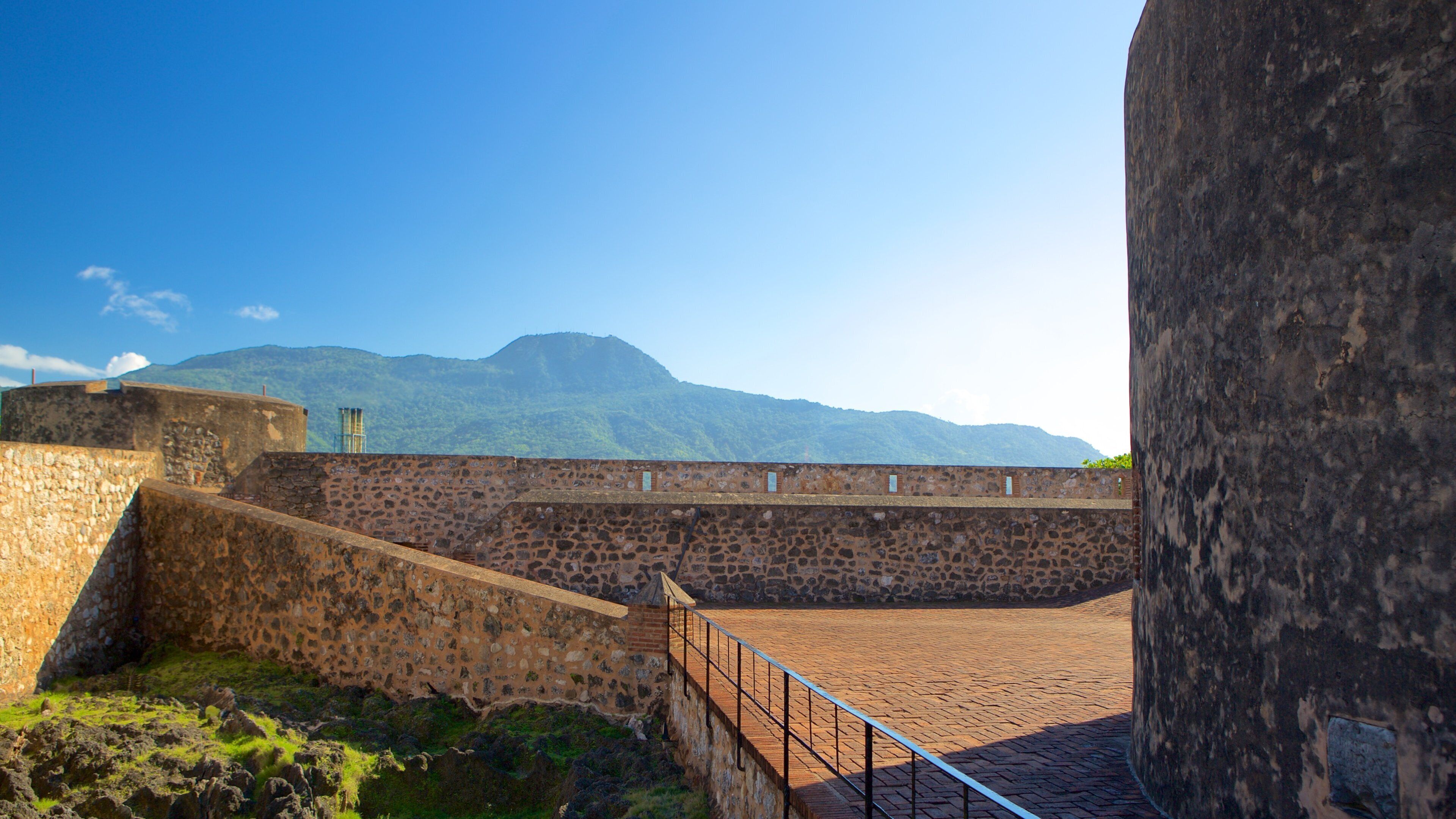 Fort San Felipe bevat historisch erfgoed en militaire voorwerpen