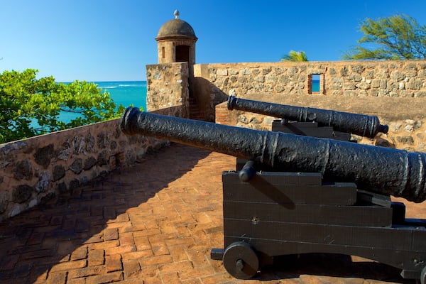 Fort San Felipe showing heritage elements and military items