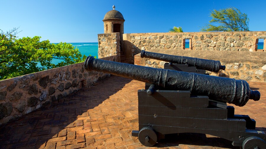 Fort San Felipe showing heritage elements and military items