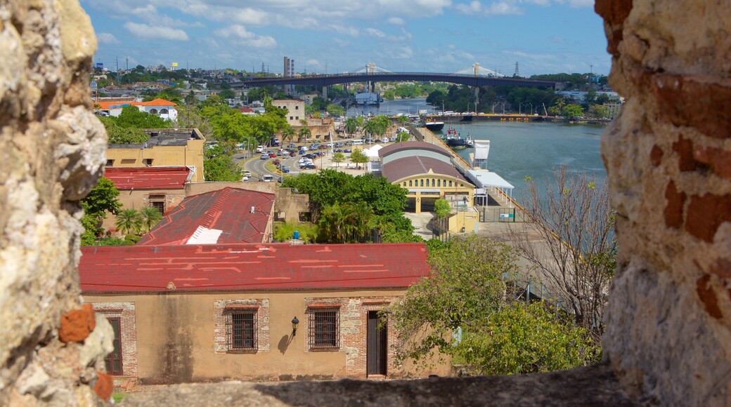 Fort Ozama showing heritage elements