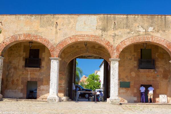 Fort Ozama featuring heritage elements