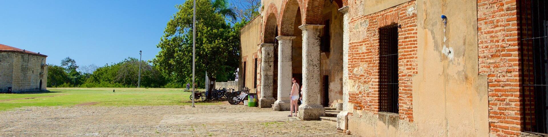 Fort Ozama showing heritage elements and chateau or palace