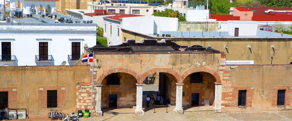 Fortaleza Ozama que incluye elementos del patrimonio