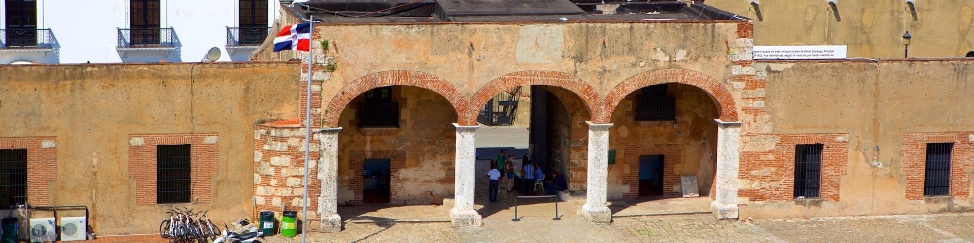 Fort Ozama showing heritage elements