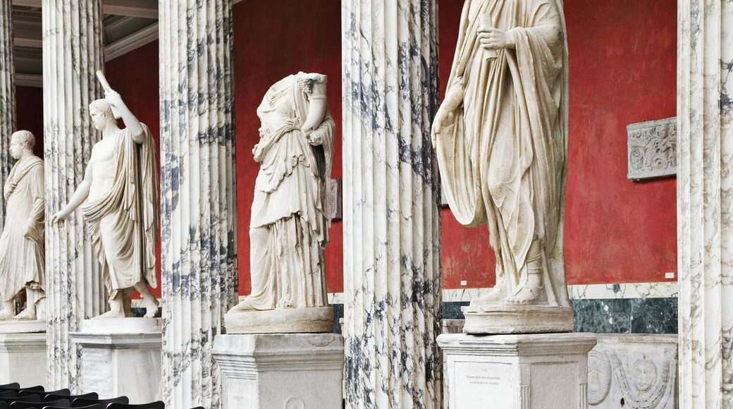 Ny Carlsberg Glyptotek mostrando uma estátua ou escultura e elementos de patrimônio