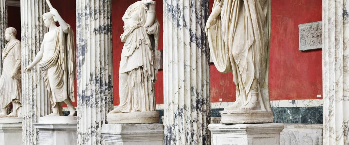 Ny Carlsberg Glyptotek som visar en staty eller skulptur och historiska element