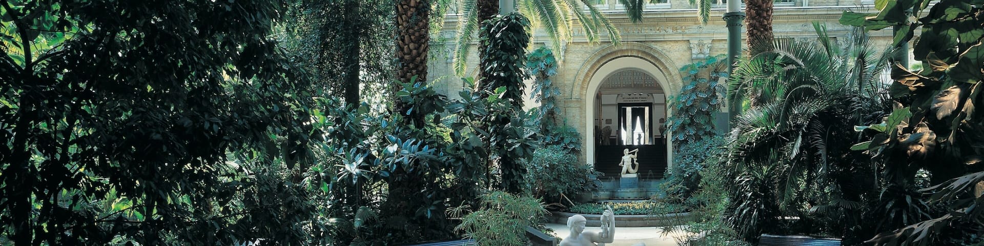 Ny Carlsberg Glyptotek featuring a garden, a fountain and outdoor art