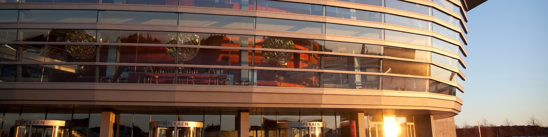 Copenhagen Opera House featuring theater scenes, modern architecture and a city