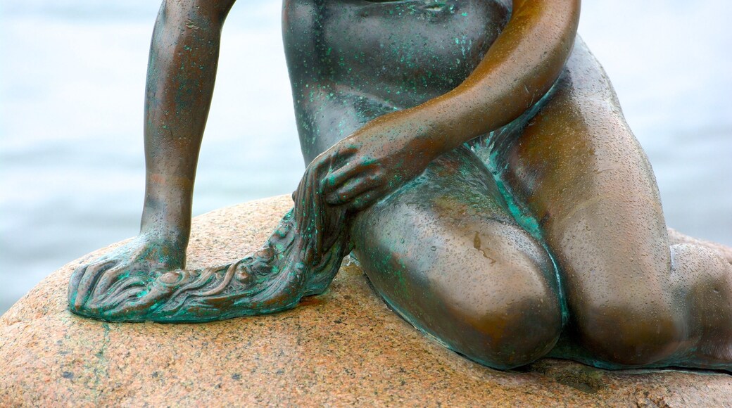 Den lille havfrue som viser statue eller skulptur