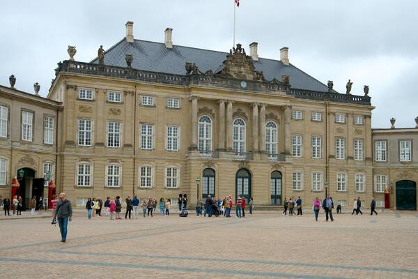 Amalienborg Palace featuring a square or plaza, a castle and heritage architecture