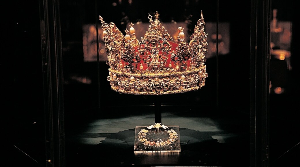 Rosenborg Castle showing heritage elements, interior views and art