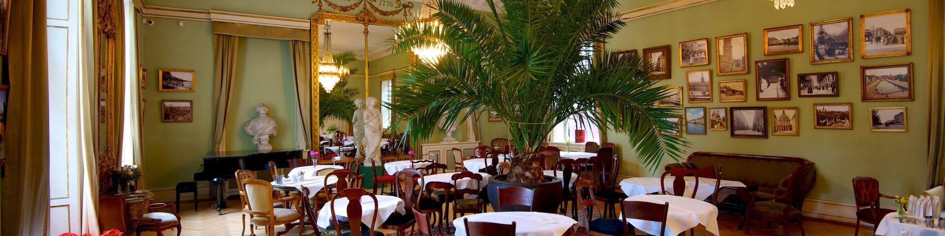 Stadtmuseum welches beinhaltet Restaurants und Lokale und Innenansichten