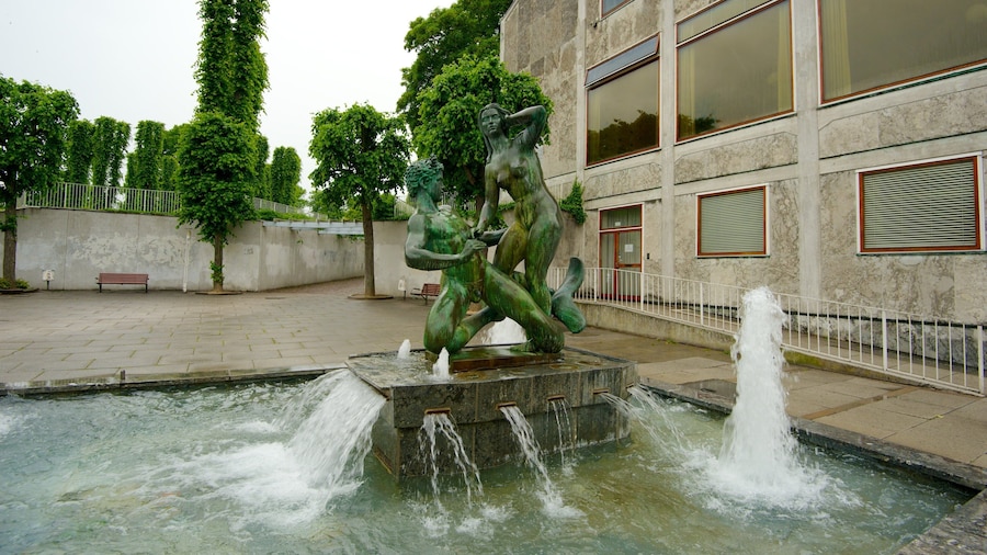 Aarhus City Hall featuring a statue or sculpture, a fountain and an administrative buidling