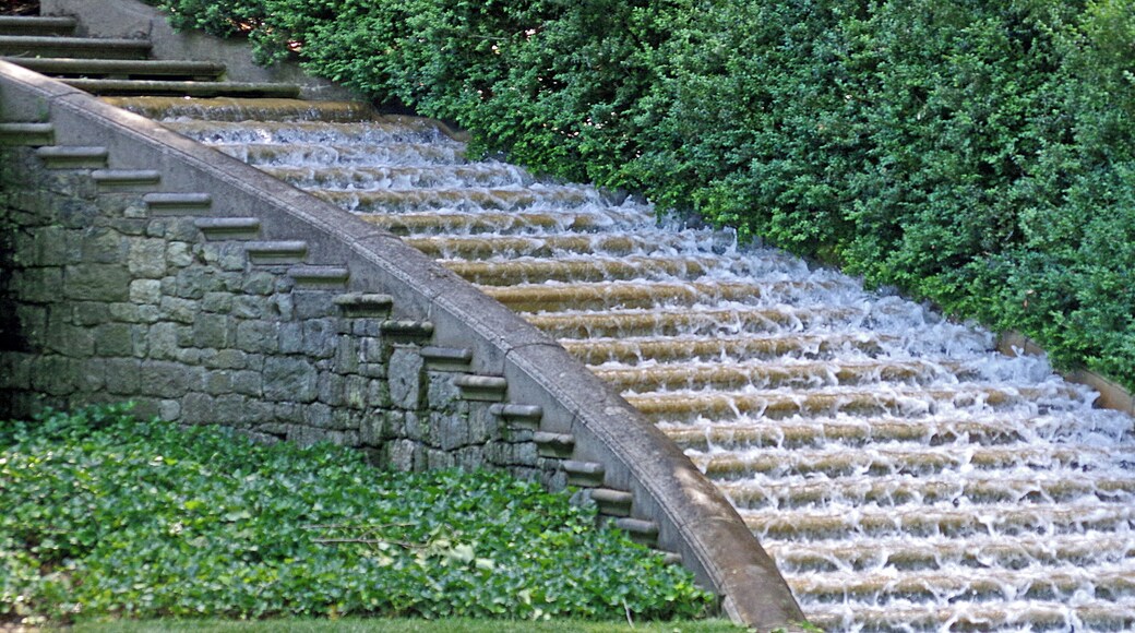Longwood Garden is an American botanical garden. It consists of over 1,077 acres of gardens, woodlands and meadows in Brandywine Creek Valley. This is just one of the many water features and fountains at the Gardens. #OnTheRoad
